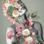 eine nackte Frau, die über und über mit Blumen bedeckt ist