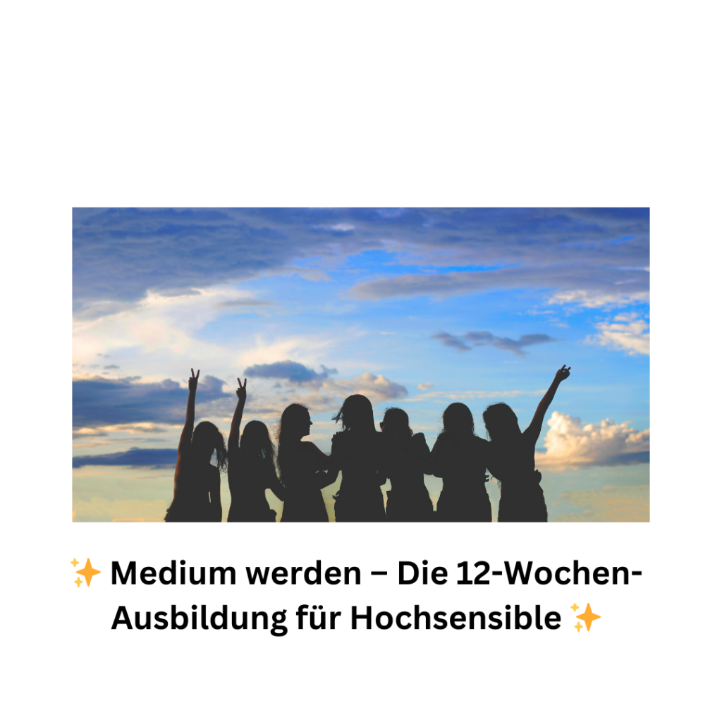 Medium werden - die 12 Wochen Ausbildung für Hochsensible , eine Gruppe von Frauen sieht man von hinten, die Arme nach oben in den Himmel gestreckt