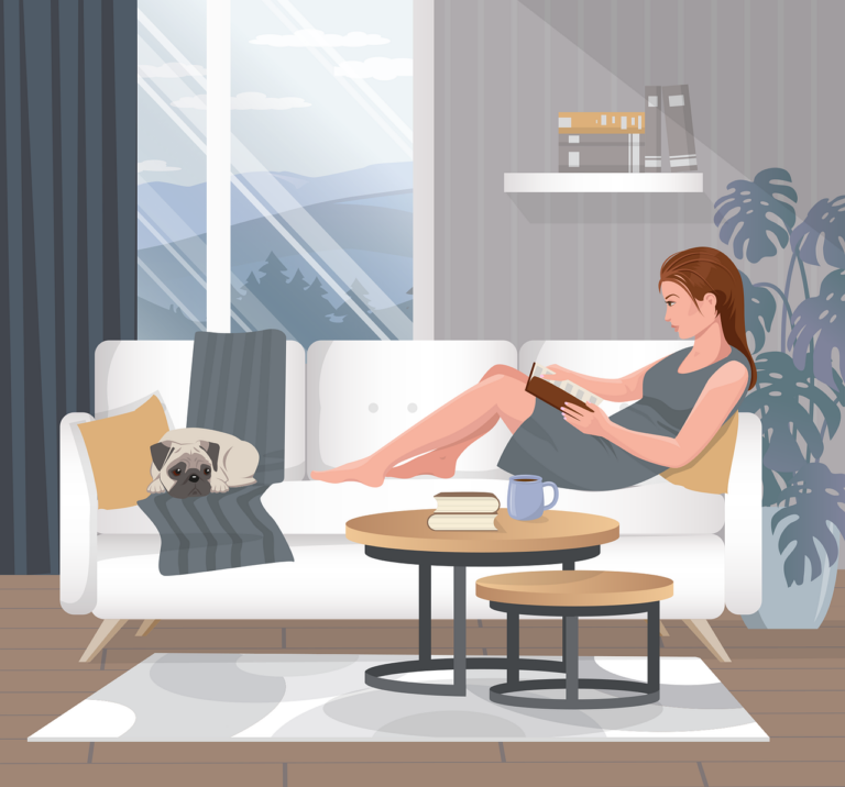 eine Frau sitzt auf der Couch und liest, zu ihren Füßen schläft eine Katze